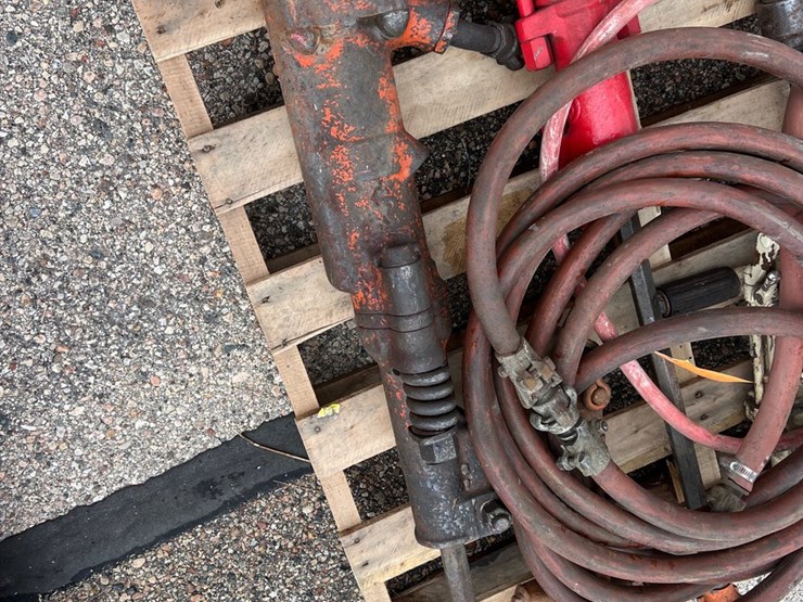 #2111-•-pneumatic-breakers,-chipping-hammers,-and-air-hose-image-5