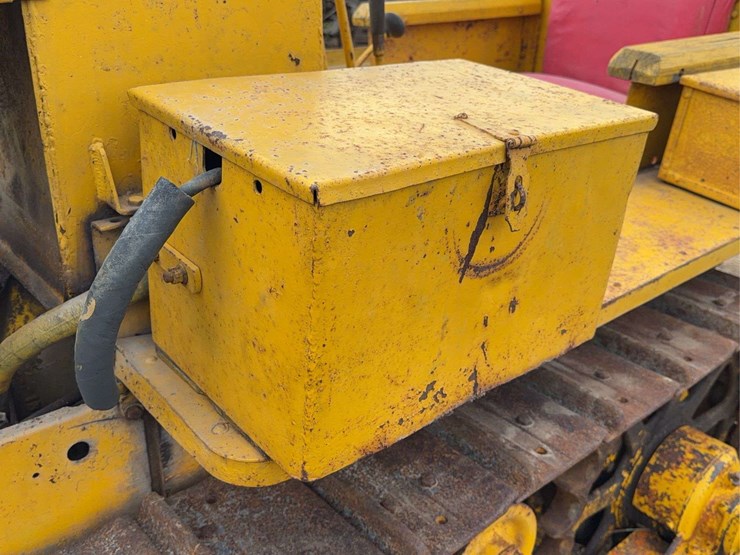 caterpillar-twenty-eight-image-42