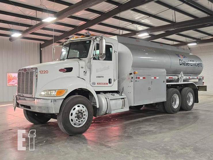 2013-peterbilt-348-image-1