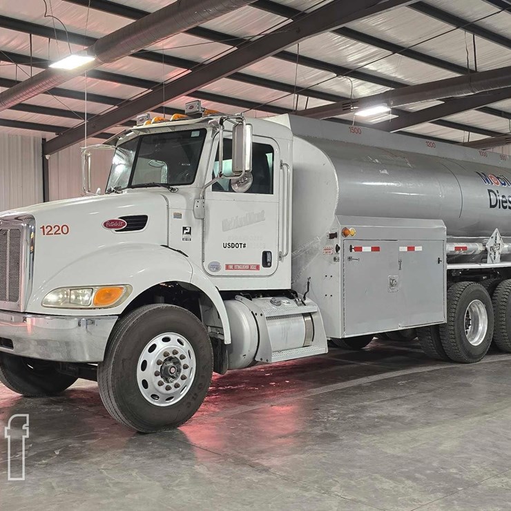 2013 PETERBILT 348