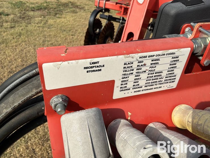 2018-kuhn-krause-excelerator-8005-vertical-tillage-image-18