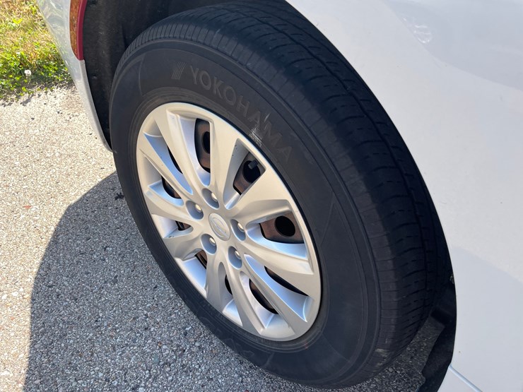 #1520-•-2020-chrysler-voyager-mini-van-(has-wi-title)-image-17