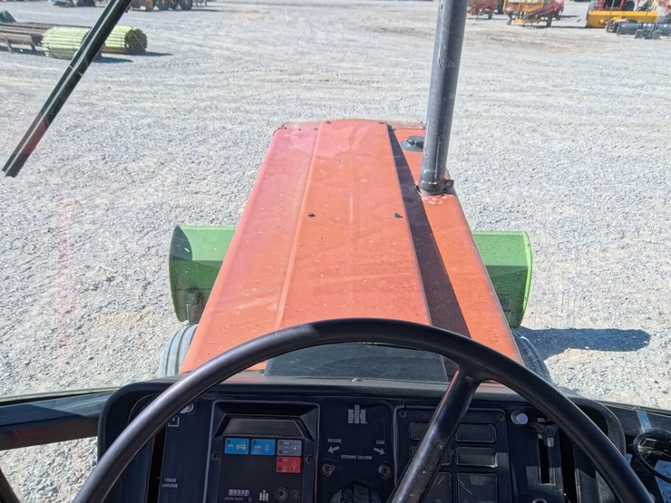 #1056-•-international-986-tractor-image-42