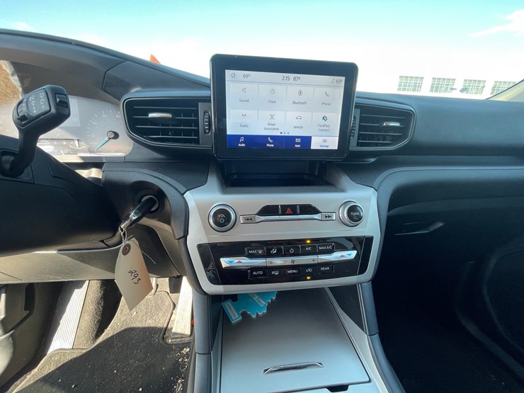 #1529-•-2021-ford-explorer-awd-suv-(has-wi-title)-image-11