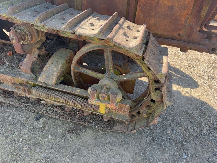 caterpillar-thirty-image-6