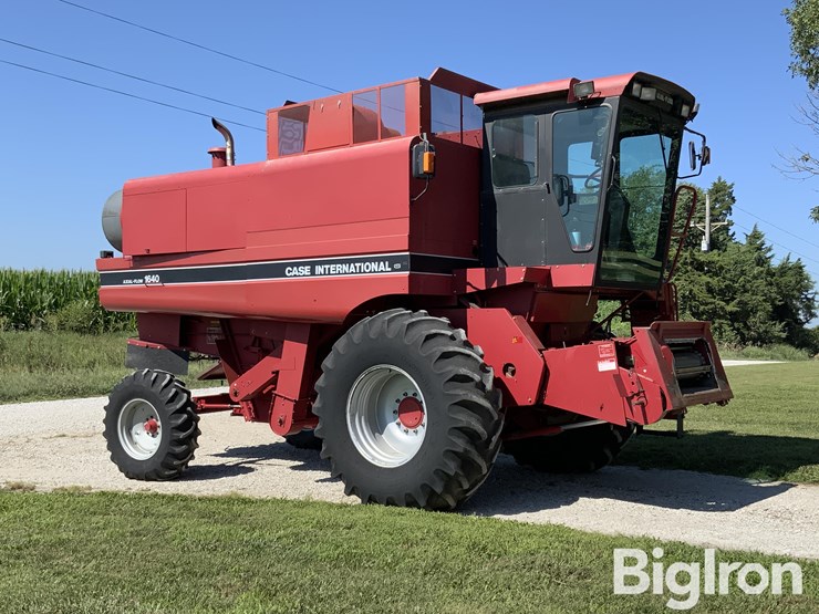 1992-case-ih-1640-2wd-combine-image-3