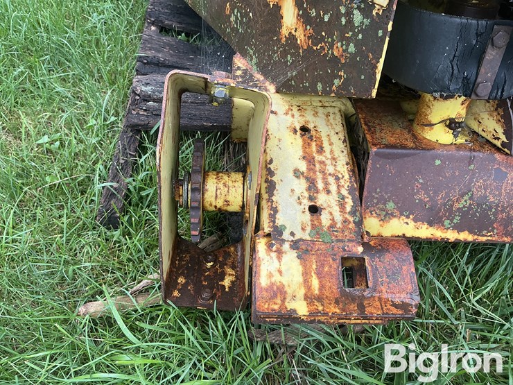 john-deere-2r-chopping-head-image-16