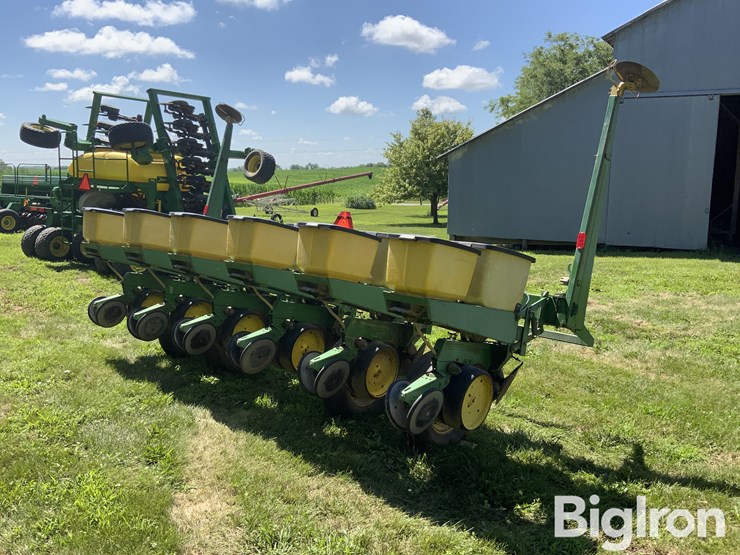 john-deere-7000-6r30"-planter-w/markers-image-5