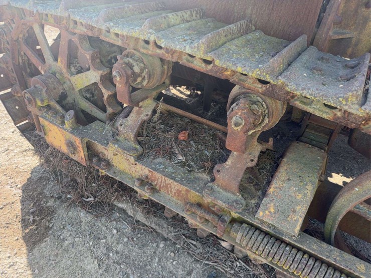 caterpillar-thirty-image-7