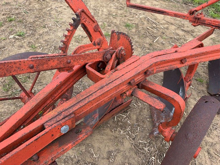 oliver-three-bottom-vineyard-plow-image-8