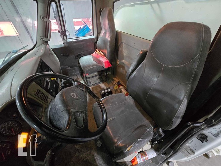 2016-international-durastar-4300-image-9