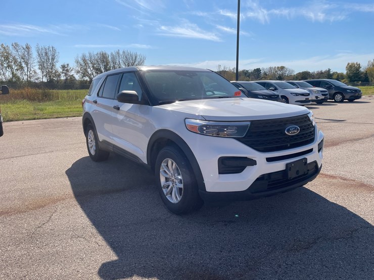 #1528-•-2021-ford-explorer-awd-suv-(has-wi-title)-image-13