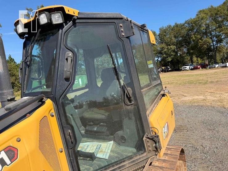 2020-caterpillar-d1-image-49