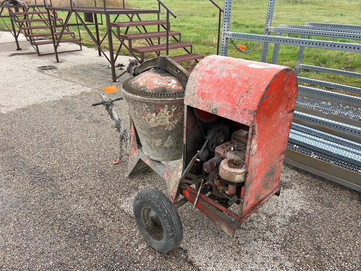 #2107-•-(1)-towable-gas-powered-concrete-mixer-image-1