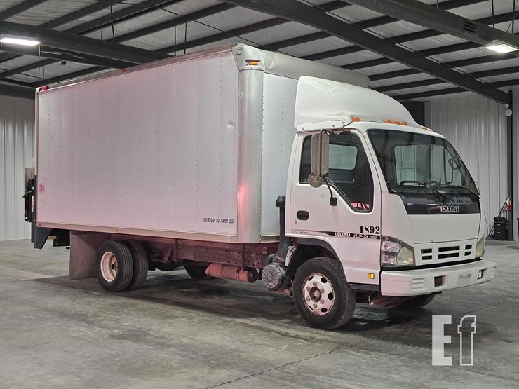 2006-isuzu-npr-hd-image-2