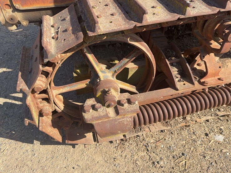 caterpillar-thirty-image-6