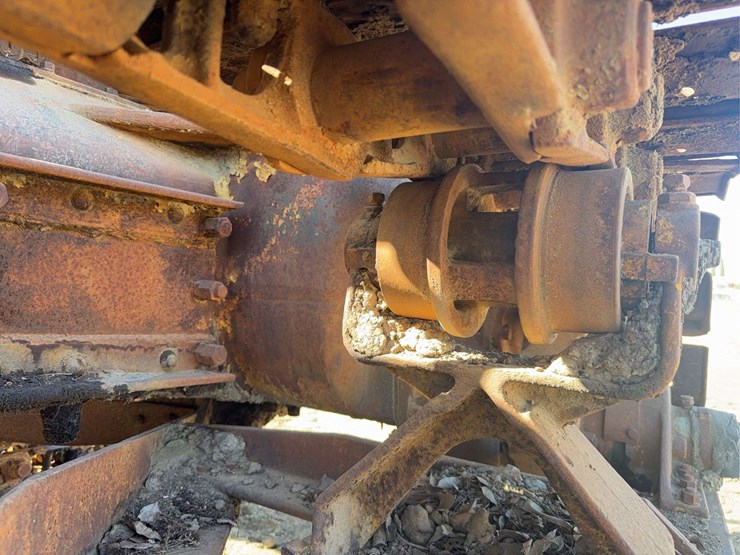 caterpillar-60-image-12