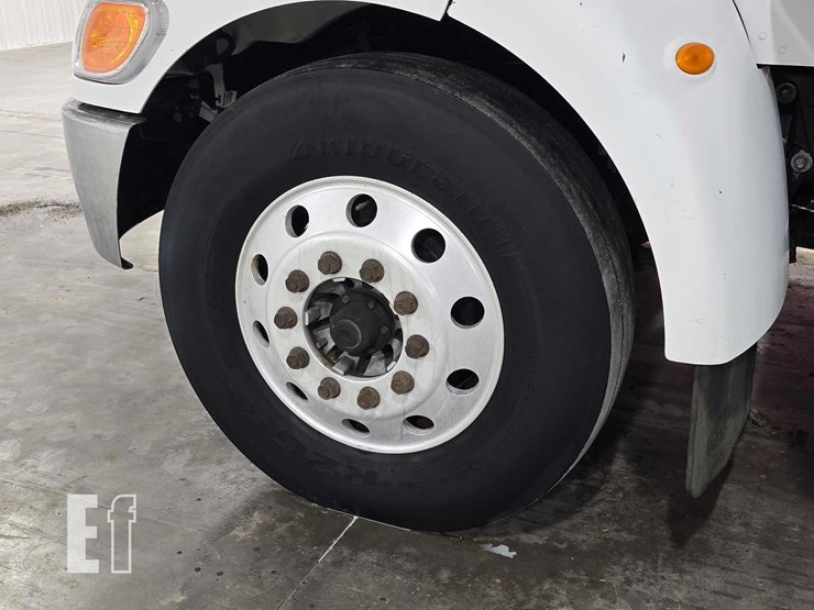 2011-peterbilt-337-image-18
