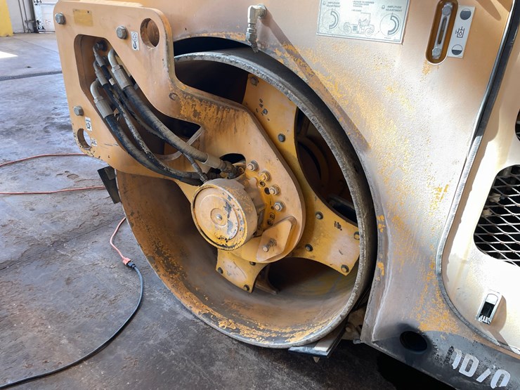 #1537-•-2010-volvo-dd70-vibratory-compactor-image-19
