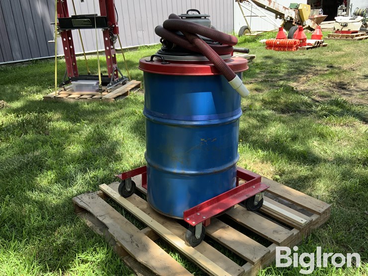 milwaukee-wet/dry-vacuum-image-1