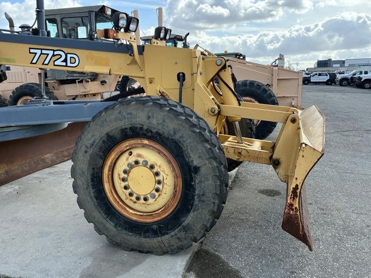 2005-deere-772d-image-6