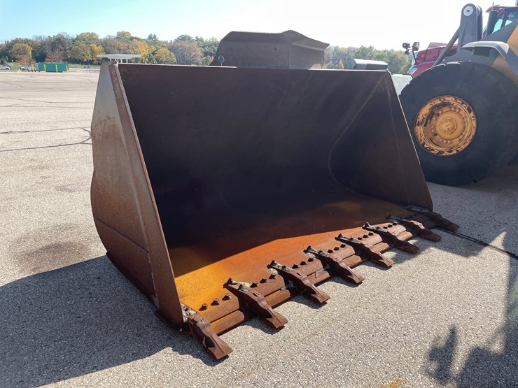 #1501-•-volvo-3-3/4-yard-wheel-loader-bucket-image-3