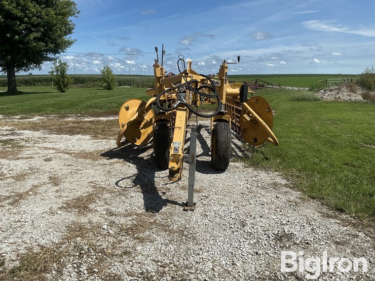 2009-vermeer-r2300-twin-basket-hay-rake-image-2