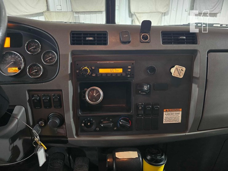 2011-peterbilt-337-image-14