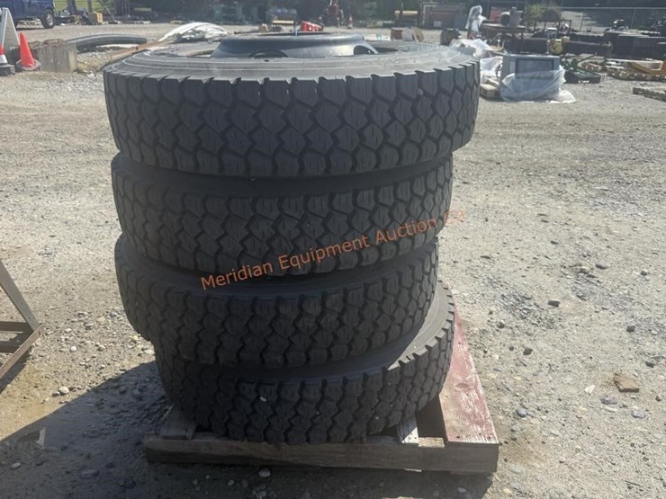 4--10r22.5-truck-tires-w/-rims-image-3