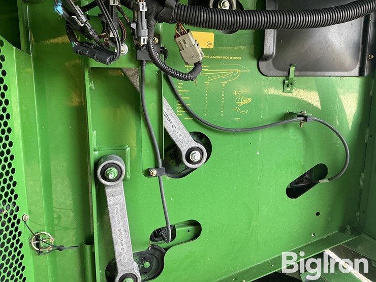 2010-john-deere-9670-sts-4wd-combine-image-11