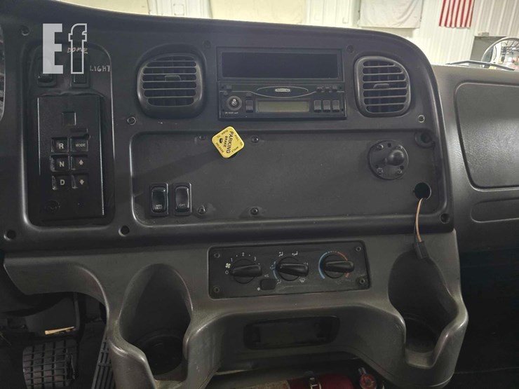 2004-freightliner-business-class-m2-106-image-14