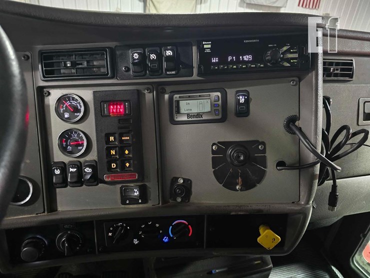 2020-kenworth-t270-image-15