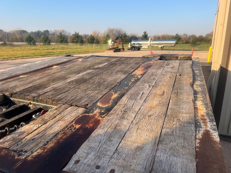 #1511-•-2001-sterling-tri-axle-heavy-haul-day-cab-semi-(has-wi-title)-with-2014-etnyre-tri-axle-lowboy-trailer-(has-wi-title)-image-70