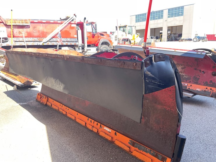 #1503-•-2018-international-7600-quad-axle-dump-truck-(has-wi-title)-with-accessories-image-50