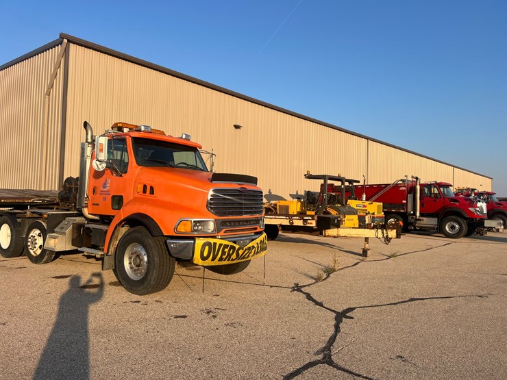 #1511-•-2001-sterling-tri-axle-heavy-haul-day-cab-semi-(has-wi-title)-with-2014-etnyre-tri-axle-lowboy-trailer-(has-wi-title)-image-6