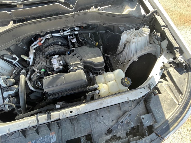 #1528-•-2021-ford-explorer-awd-suv-(has-wi-title)-image-28