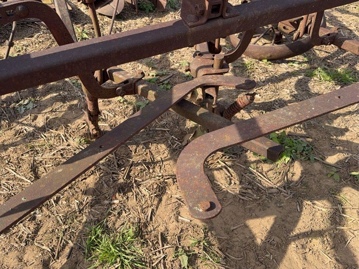 cletrac-front-mount-cutlivator-image-14