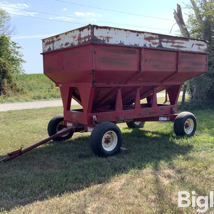 Lundell 1290 Gravity Wagon
