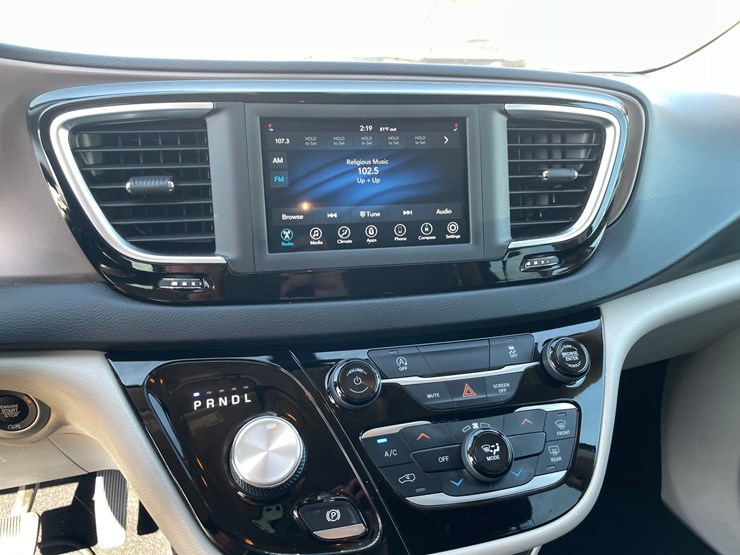 #1522-•-2021-chrysler-voyager-mini-van-(has-wi-title)-image-28