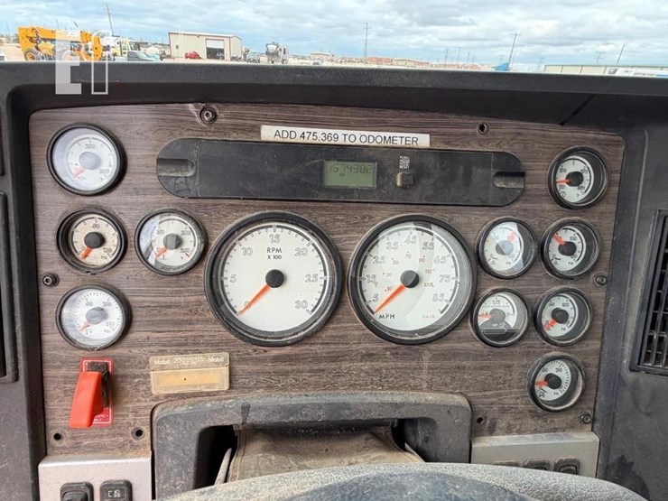 2014-freightliner-122sd-image-16