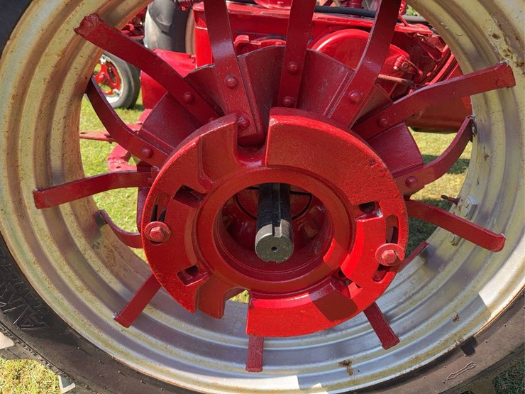 1942-farmall-m-image-23