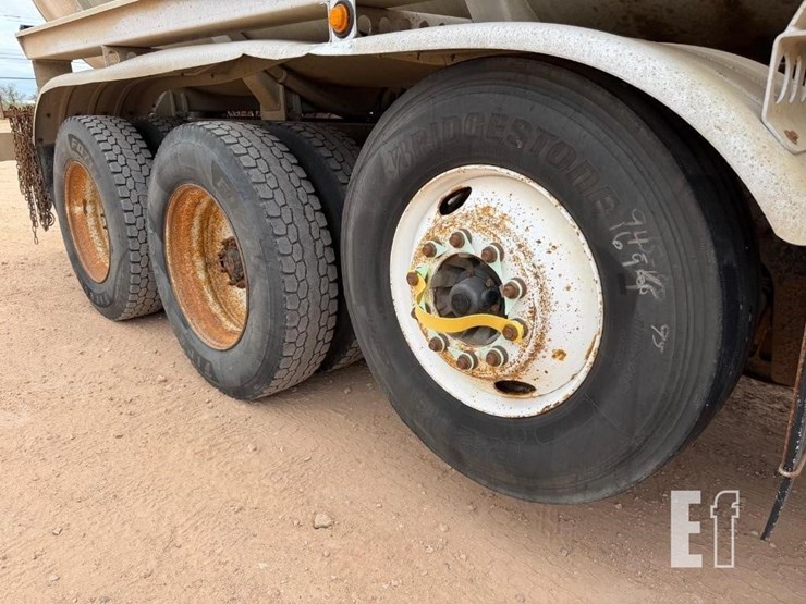 2015-freightliner-122sd-image-24