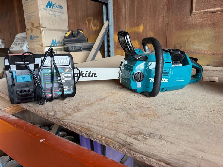 #2003-•-makita-xgt-battery-operated-chainsaw-with-charger-image-3