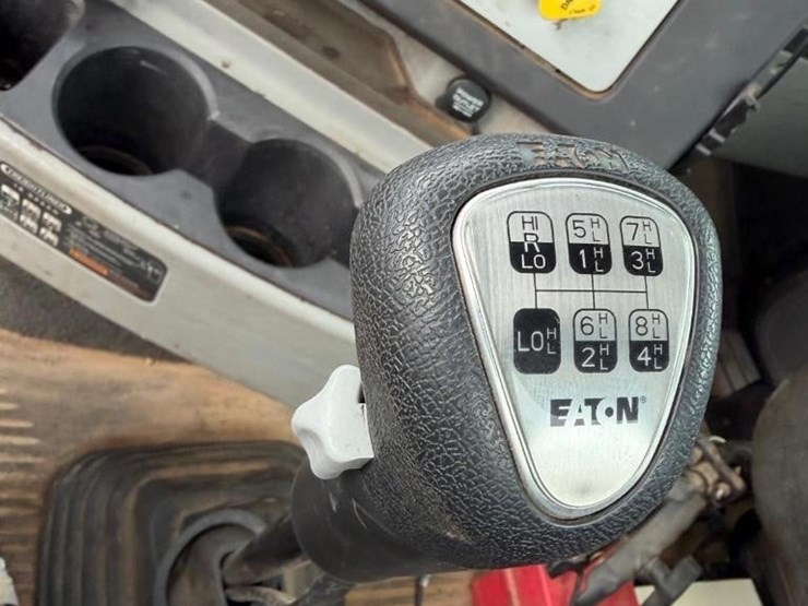 2013-freightliner-122sd-image-18