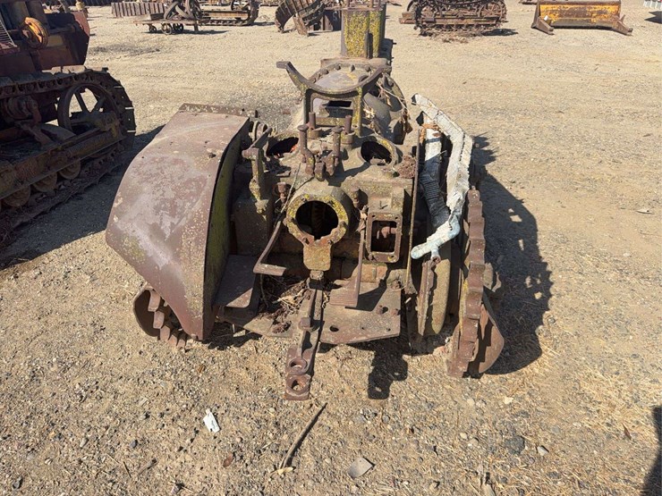caterpillar-thirty-image-11