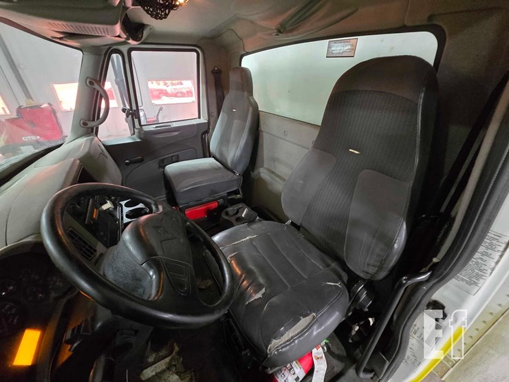 2010-international-durastar-4300-image-9