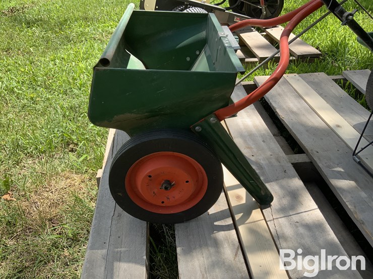 walk-behind-&-pull-type-lawn-spreaders-&-sprayer-image-15