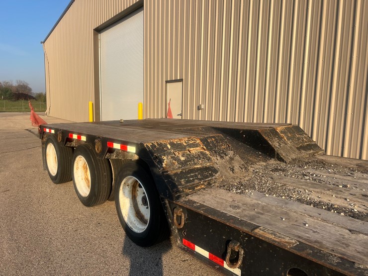 #1511-•-2001-sterling-tri-axle-heavy-haul-day-cab-semi-(has-wi-title)-with-2014-etnyre-tri-axle-lowboy-trailer-(has-wi-title)-image-85