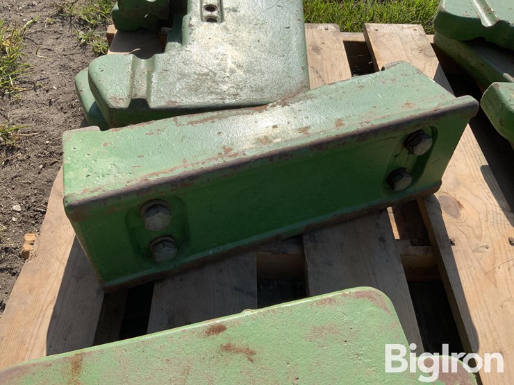 john-deere-100#-tractor-suitcase-weights-image-10