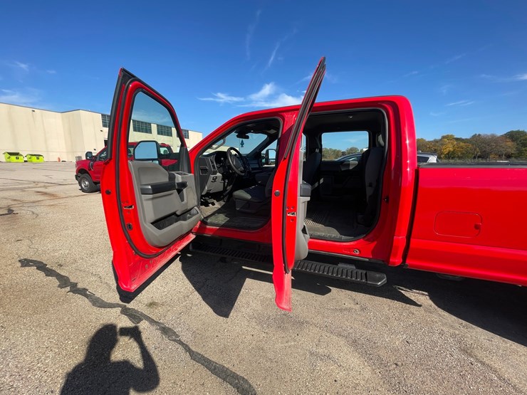 #1524-•-2021-ford-f-250-xl-pickup-truck-(has-wi-title)-image-3